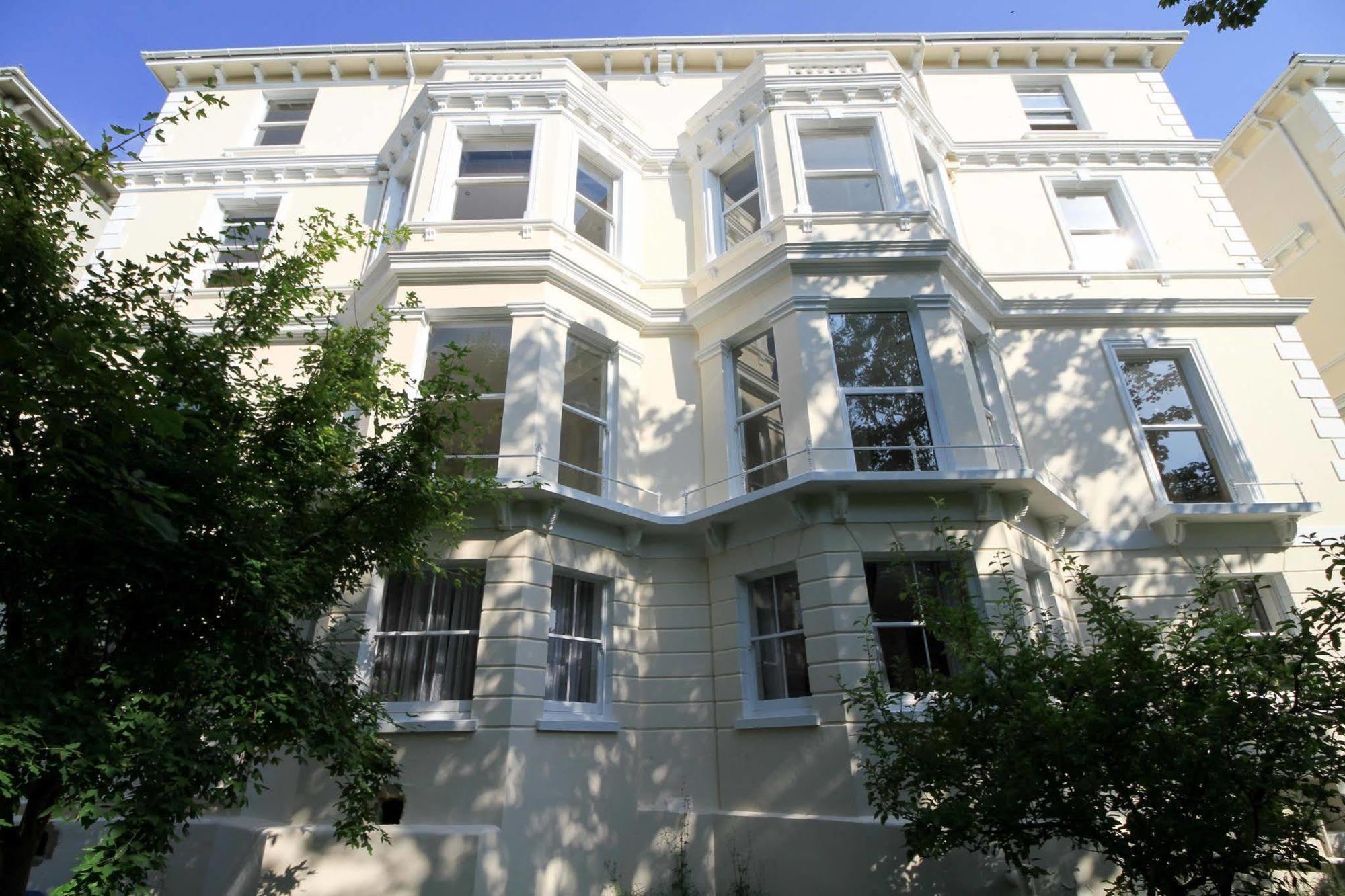 Congress Apartments Истборн Екстериор снимка