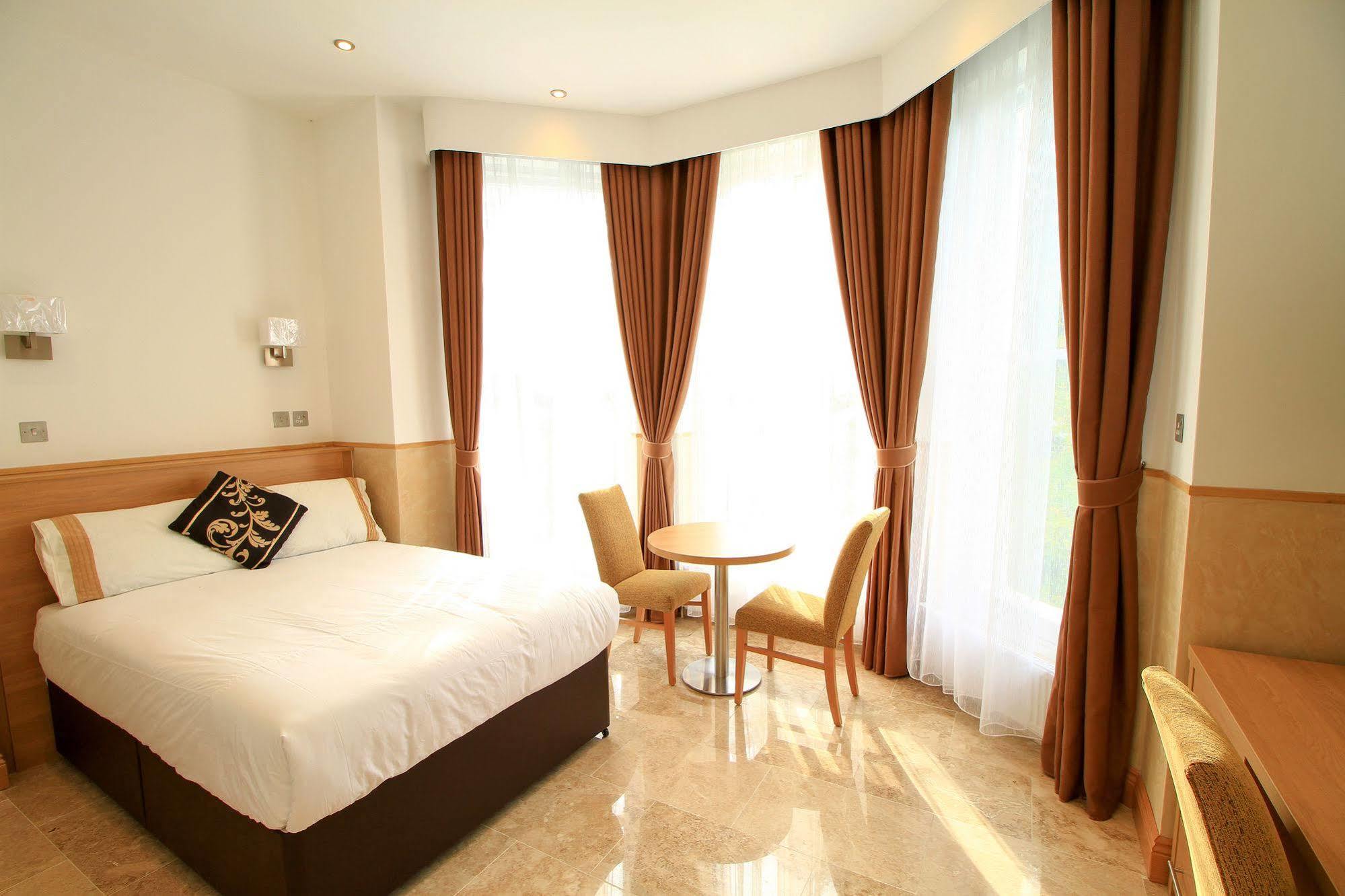 Congress Apartments Истборн Екстериор снимка