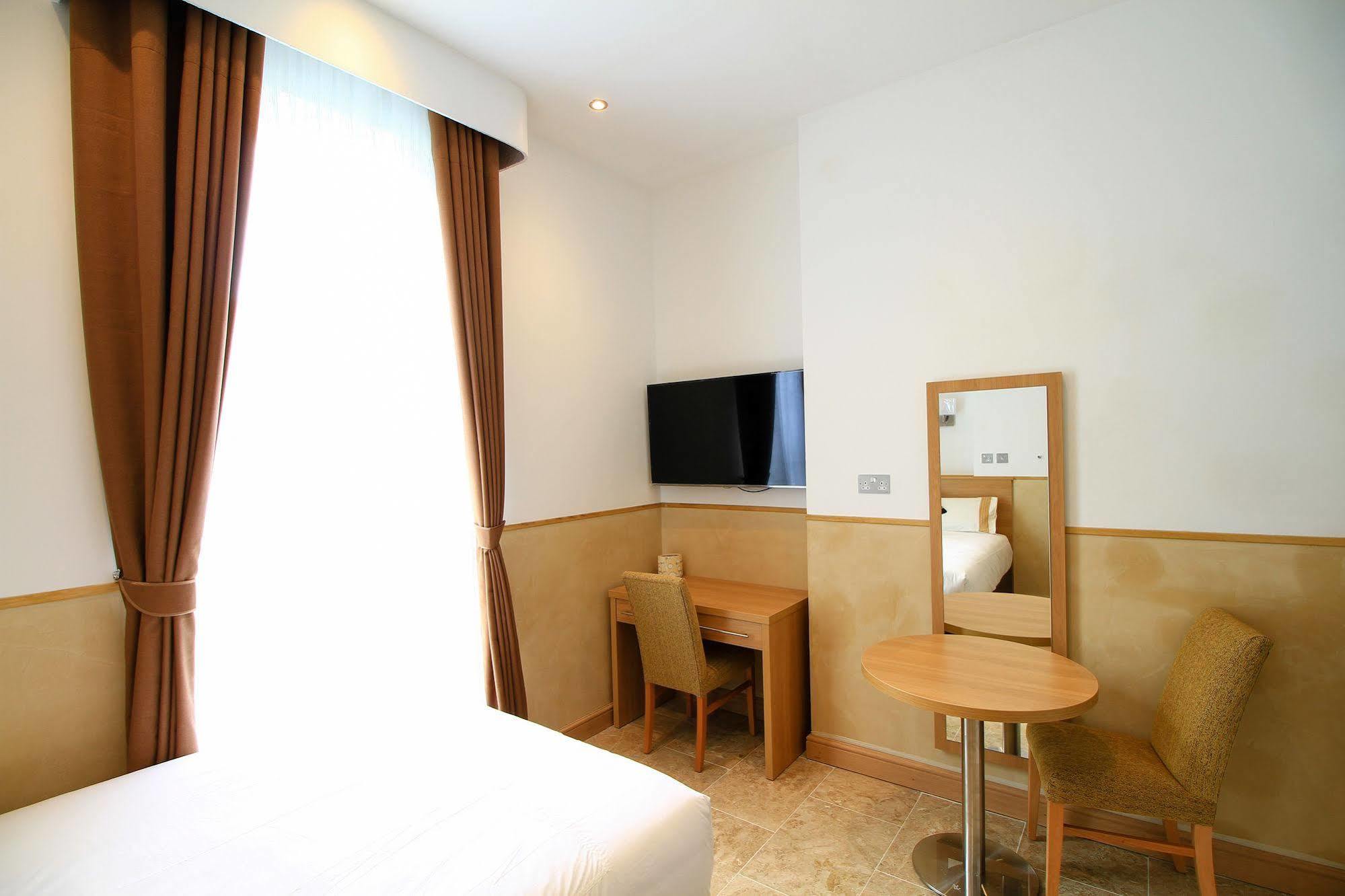 Congress Apartments Истборн Екстериор снимка
